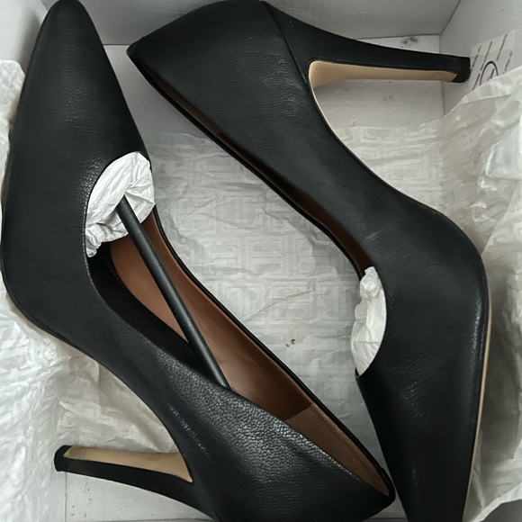 Banana Republic Shoes - Banana Republic Black Pointed-Toe Leather Pumps